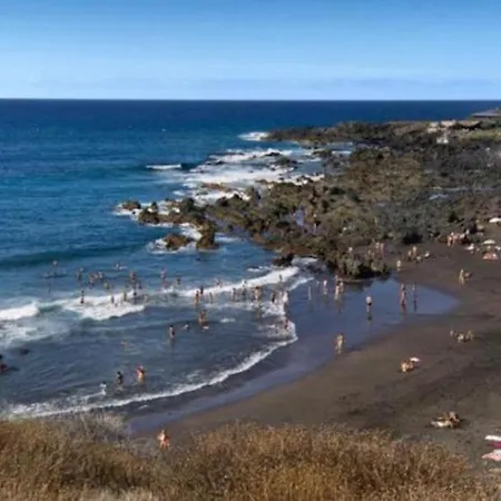 Casa Totalmente Renovada En Zona Muy Tranquila!!! Vistas Al Mar Y Montana