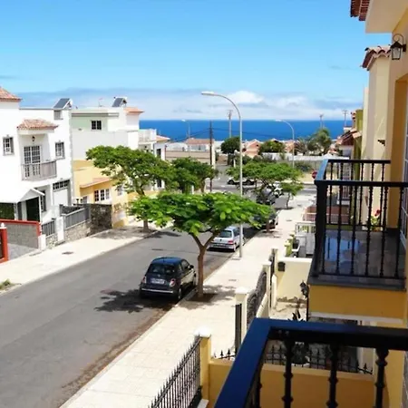 Casa Totalmente Renovada En Zona Muy Tranquila!!! Vistas Al Mar Y Montana Hébergement de vacances