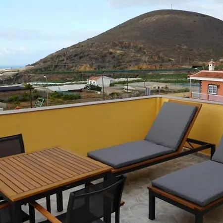 Casa Totalmente Renovada En Zona Muy Tranquila!!! Vistas Al Mar Y Montana