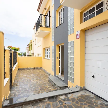 Casa Totalmente Renovada En Zona Muy Tranquila!!! Vistas Al Mar Y Montana Hébergement de vacances